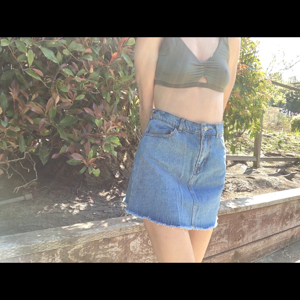 Super cute raw edge denim skirt
Perfect for Summer
